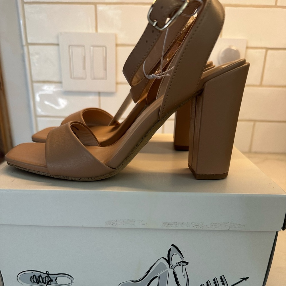 NEW Tan Block Heel Sandal Pump